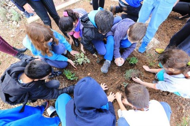 התנדבות סטודנטים מהמכללה האקדמית הדסה במסגרת תכנית "מעל ומעבר" ליזמות חברתית