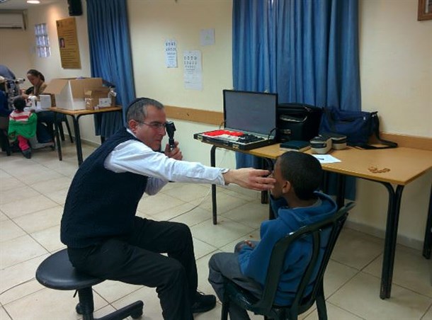 Eye checkups at the absorption center in Mevasseret Zion