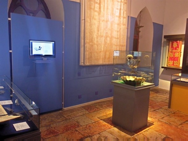 The digital book is exhibited in the Museum of Judaism in Italy.