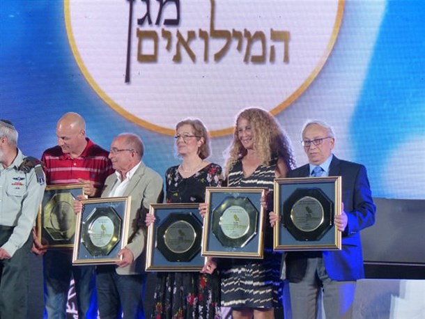 The College President, Prof. Bertold Fridlender (from the right) receiving the Reserve Duty Shield.